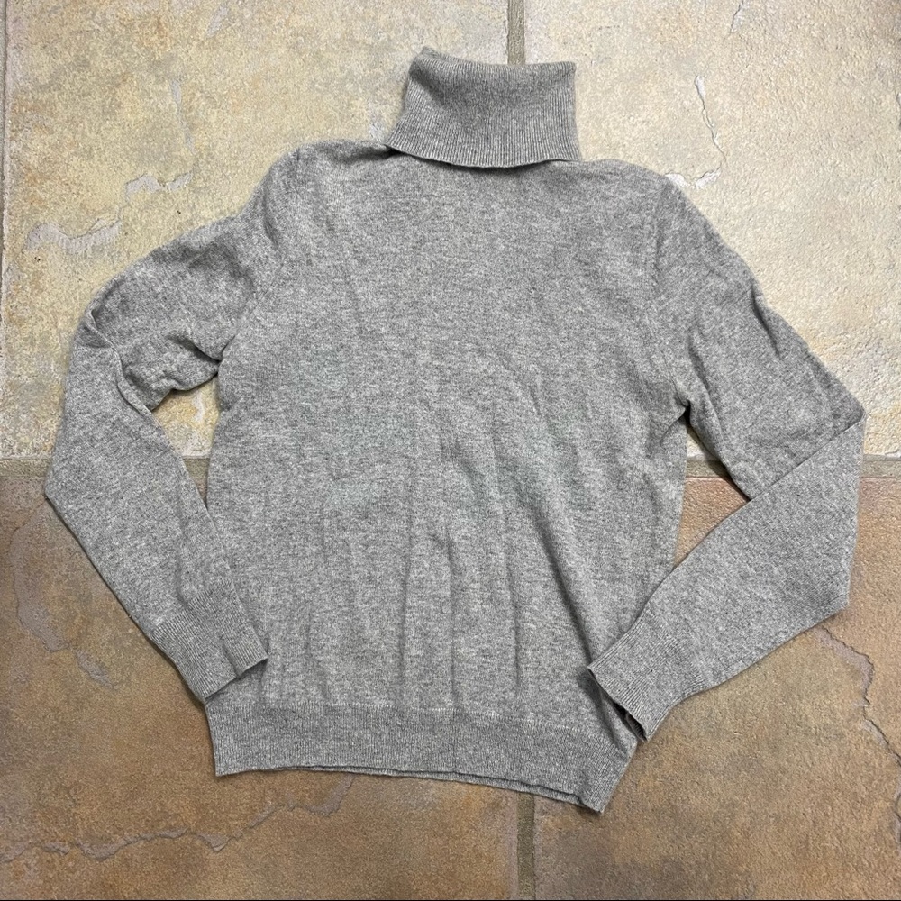 Uniqlo Cashmere Turtleneck Sweater